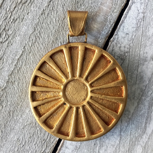 Artesian Peruvian Medallion - Picture 4 of 6